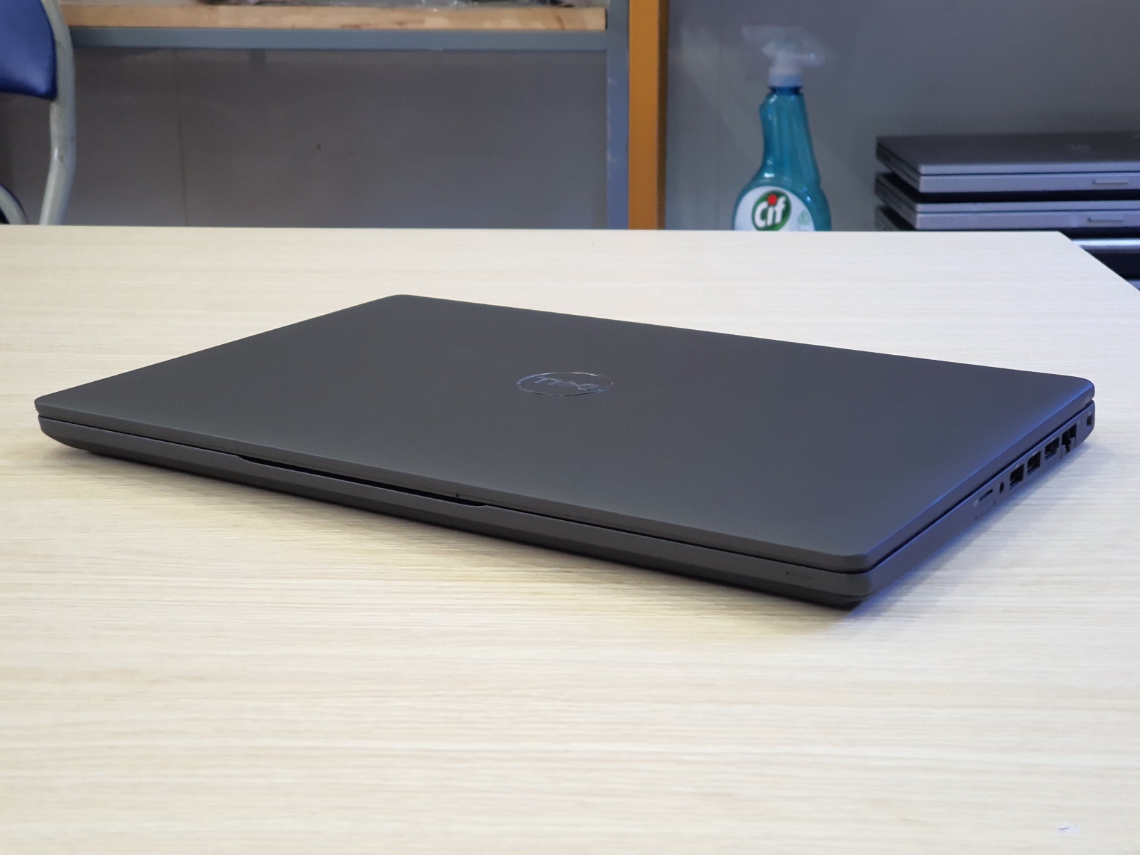 laptop giá rẻ dell 5300 nhỏ gon